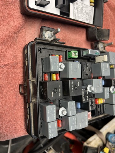 2008 chevy HHR engine fuse relay junction box 15913674 OEM - Foto 3 di 6