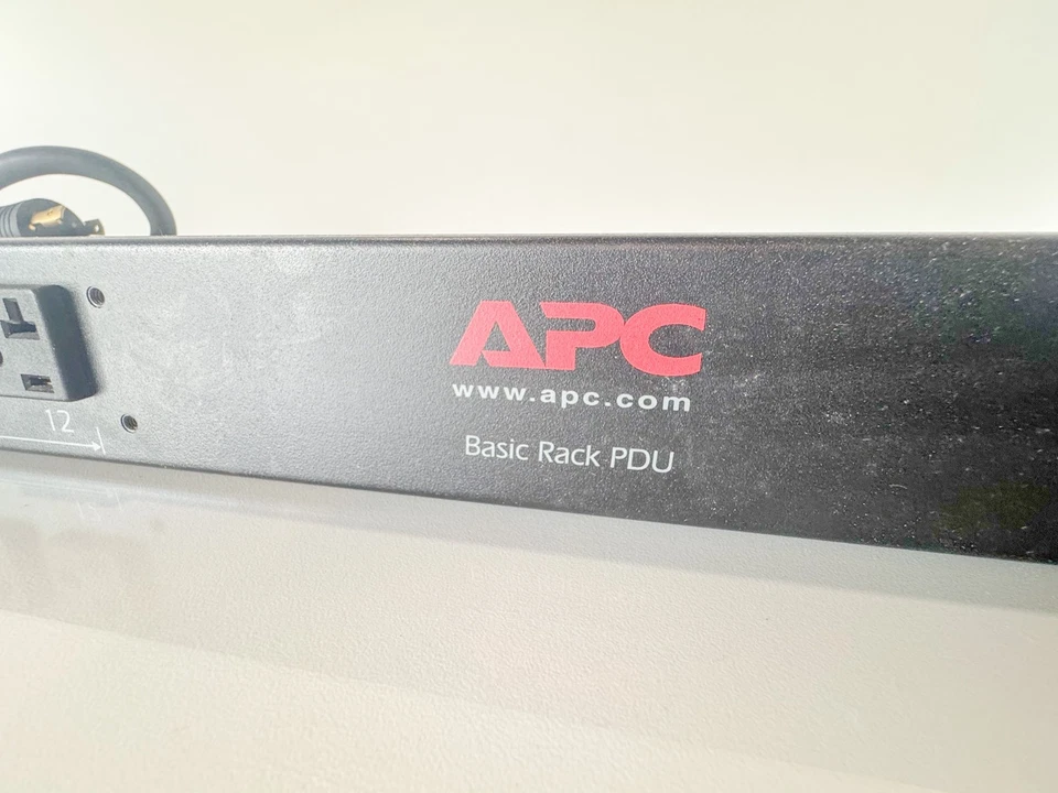 APC NetShelter Basic Rack PDU 0U 30A 120V 24 NEMA 5-20 outlet AP7532 - Image 2 of 4
