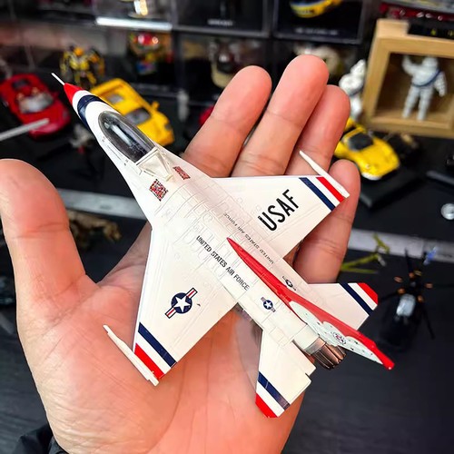 1:100 Scale USAF F-16 Fighting Falcon Thunderbirds Demonstration Aircraft Model - Picture 13 of 20