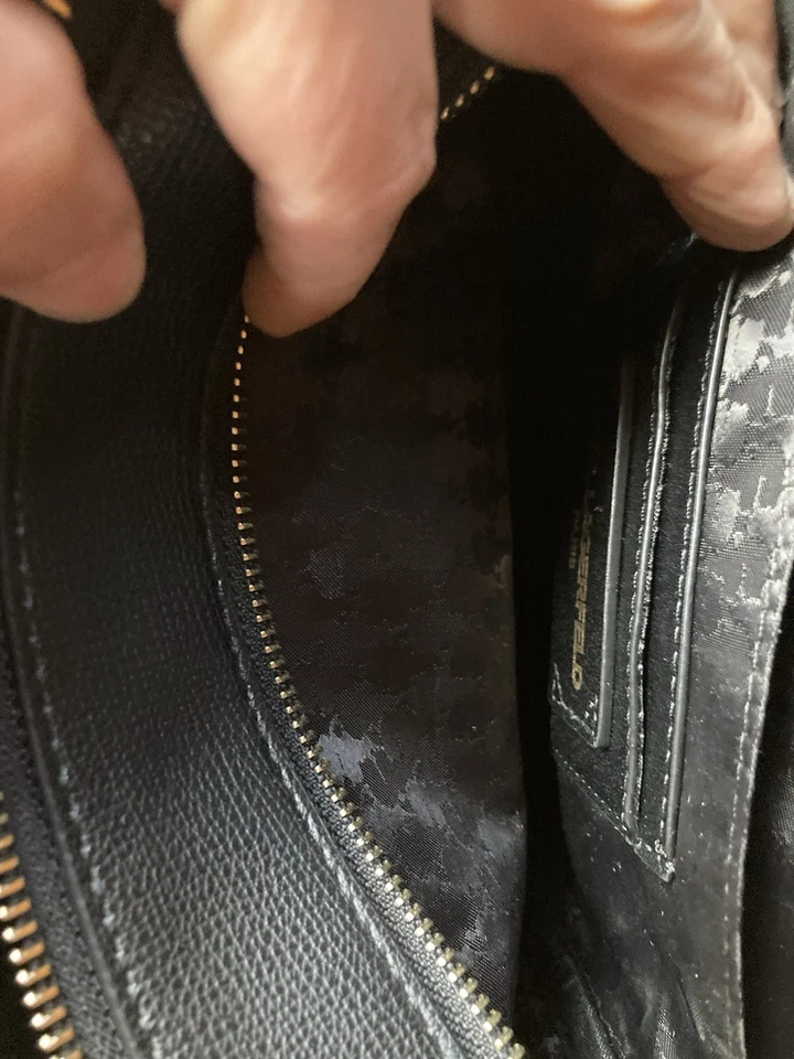 NWT KARL LAGERFELD PARIS MAYBELLE CROSSBODY BAG  PURSE BLACK W AIRPOD CASE - Image 4 of 4