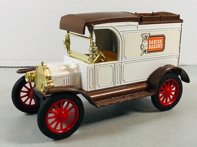 ERTL 1913 Model  T  Van Danish Bakery Die-Cast Bank - 1/25 Scale with Key