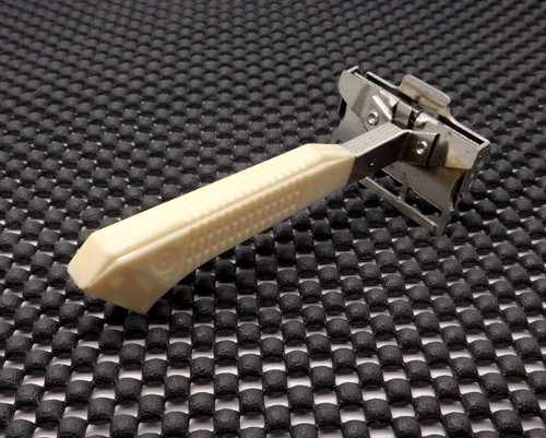 Vintage GEM Feather weight Single Edge Safety Razor Silver Tone Clean! - Picture 3 of 4