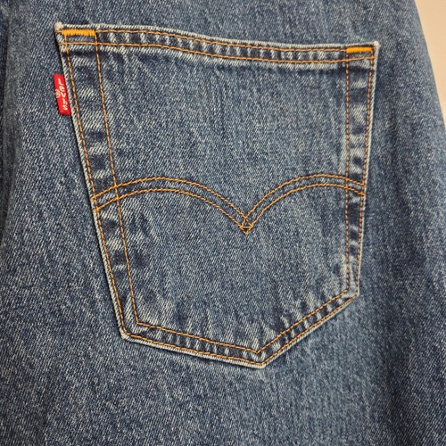 Pantalones de mezclilla Levis 505 regulares elásticos pierna recta lavado medio para hombre talla 40x34 nuevos - Imagen 5 de 7