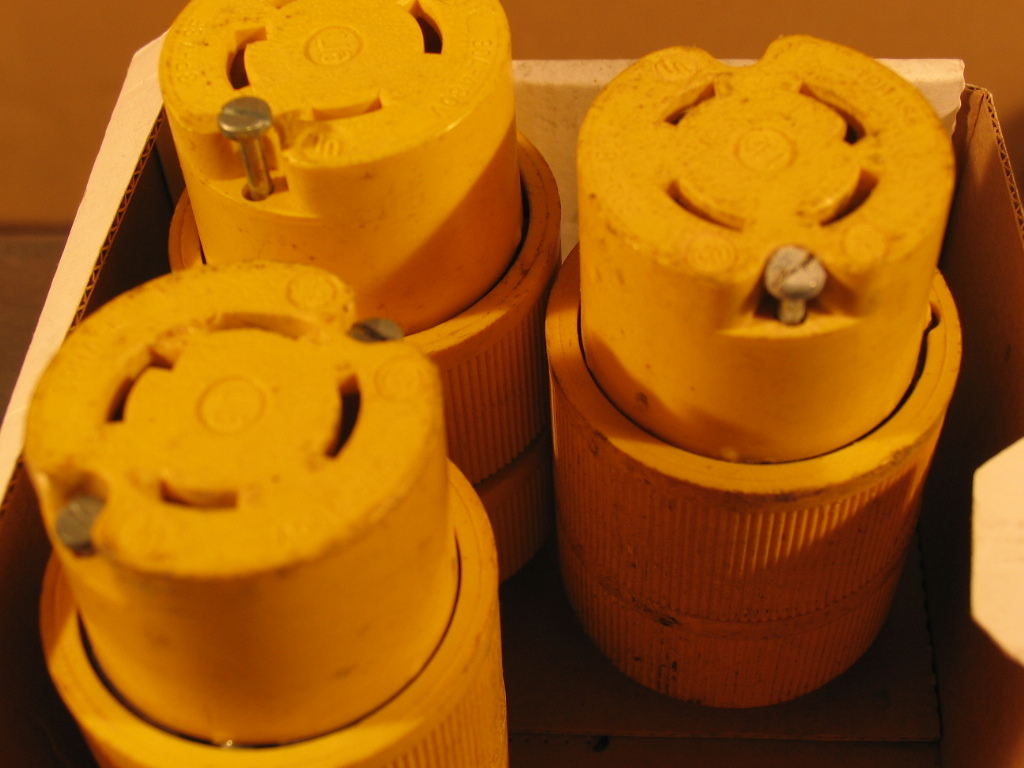 One GENERAL ELECTRICAL Receptacle (4 terminal, 30A/480V) L16 w/o Rubber