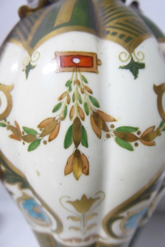 ANTIQUE VICTORIAN ART NOUVEAU WEDGWOOD VASE GILT TWIN HANDLED HAND PAINTED - Picture 10 of 11