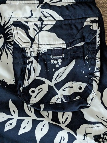 VTG Abercrombie & Fitch Men's Navy White Floral Cargo Swim Trunks - 34 (36) - Picture 10 of 13