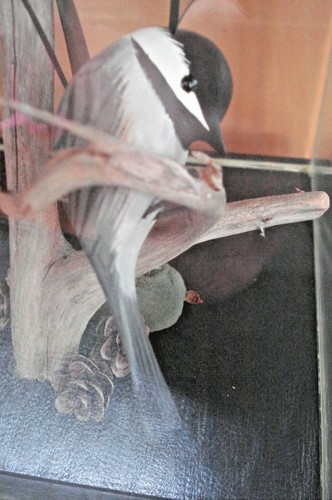 RARE Vtg. SIGNED Henry E. Menard & # HAND CARVED WOODEN CHICKDEES SCULPTURE - Picture 7 of 12