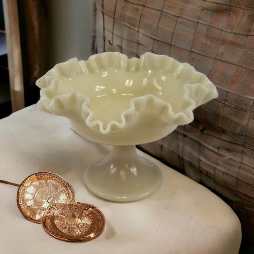 Vintage Fenton Ivory Cream Custard Milkglass Compote Pedestal Candy Dish Ruffled - Picture 1 of 7