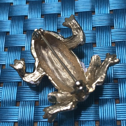 Vintage Enamel Frog Brooch Pin Blue White Back Red Eyes 1” - Picture 3 of 8