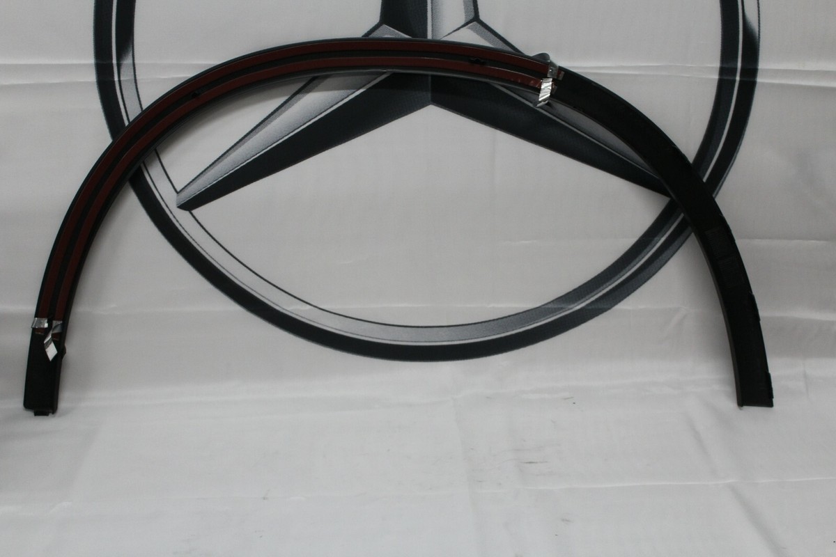 NEW Genuine Mercedes Benz 253 GLC RH FRONT Wing Wheel Arch Cover  