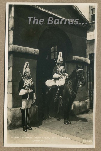 HORSE GUARDS SENTRIES, WHITEHALL, LONDON Valentine & Sons. Vintage POSTCARD - Picture 1 of 2
