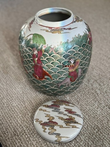Chinese Vintage Porcelain Ginger Jar with Lid - Picture 3 of 5