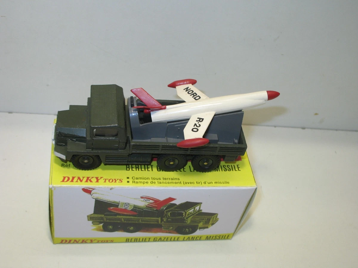 Lot Dinky Toys Militaires – 6 Engins + 4 Rampes + 16 Pneus – Échelle 1:6