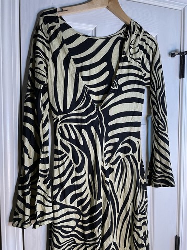 ASOS DESIGN viscose slash neck midi dress with v-back detail in mono print 6 - Picture 4 of 5