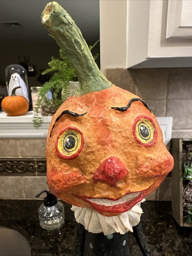 VINTAGE DEBRA SCHOCH for BETHANY LOWE PUMPKIN GIRL w/PUMPKIN HALLOWEEN FIGURINE - Picture 5 of 9
