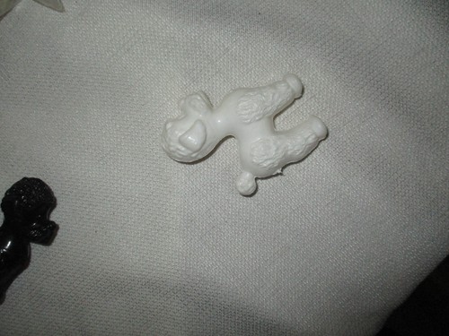 barbie mattel? Cucciolo cane barboncino bianco plastica 3x2,25" vintage - Foto 2 di 2