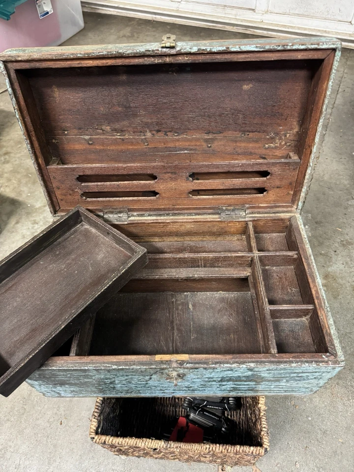 Antiguo baúl rústico azul caja grande herramientas de carpintero Foto 3 de 4