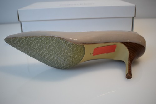 Calvin Klein Women's 9M Sand Slip on Pointy toe heels New Lara Patent - Foto 9 di 10