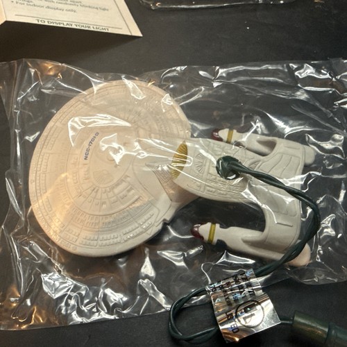 Hallmark Star Trek EE. UU. Ornamento Magic Keepsake Enterprise NCC-1701-D 1993 - Imagen 3 de 6