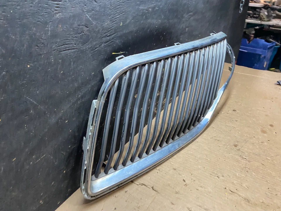 2013 to 2016 Lincoln MKT Left Driver LH Side Front Grill Grille OEM U0269 DG - Image 3 of 4