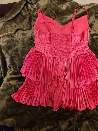 do be dress m. Small Stain On Front - Picture 2 of 10