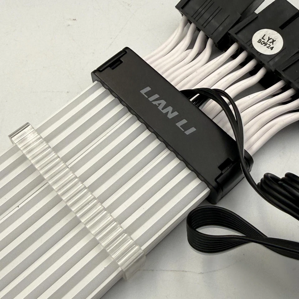 Lian Li Strimer Plus V2 Triple 8 Pin (PW12-PV2) - Image 3 of 4