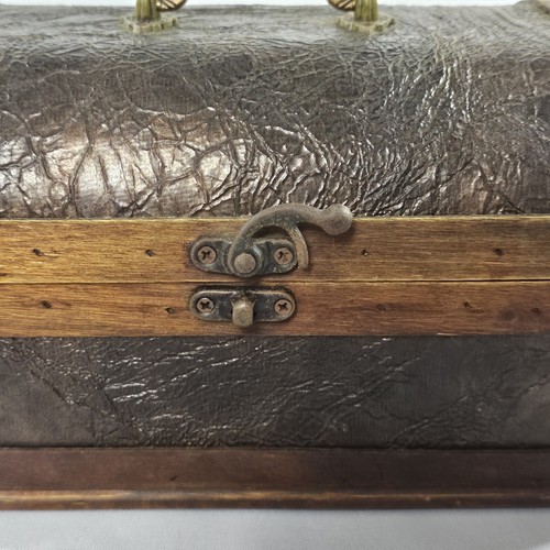 Vintage Miniature Treasure Chest Storage Case 9” x 6” x 5” Antique Looking READ⬇ - Picture 10 of 16