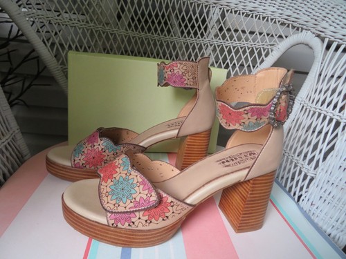 NWT Womens Beige Multi L'Artiste Spring Step Bangles Bgem Sandals, 9  40 - Picture 1 of 3