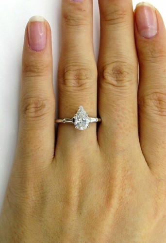 Anillo de compromiso solitario de diamantes simulados talla pera de 2 quilates enchapado en oro blanco de 14 quilates - Imagen 8 de 12