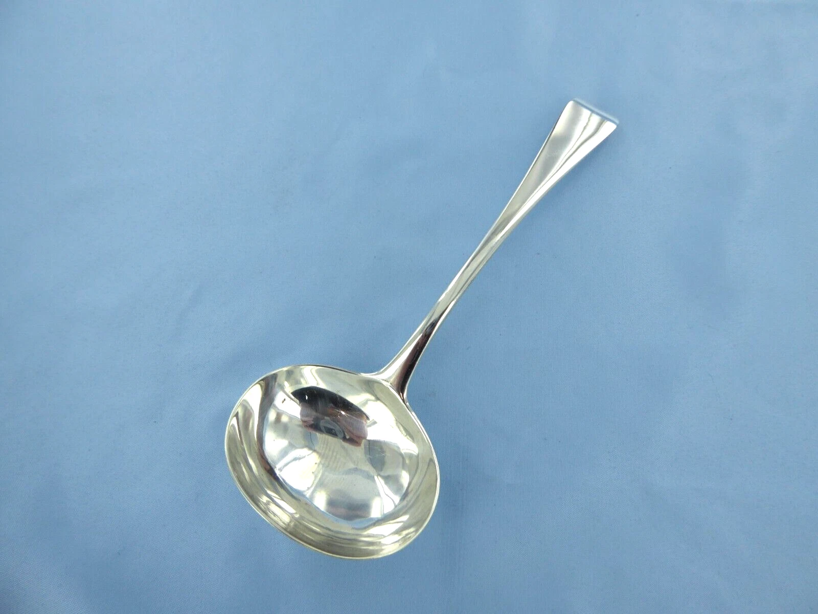 AN ANTIQUE STERLING SILVER OLD ENGLISH SAUCE LADLE. LONDON 1825.
