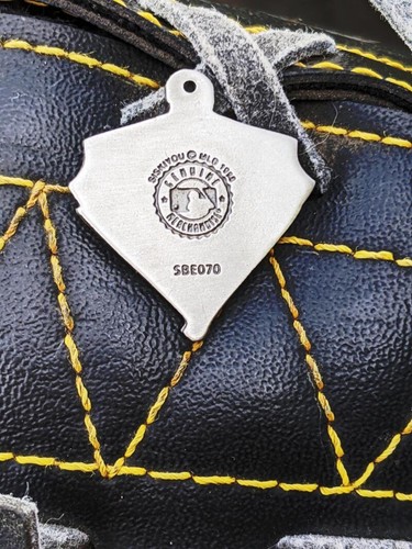 Retired- Seattle Mariners pewter pendant - Picture 3 of 3