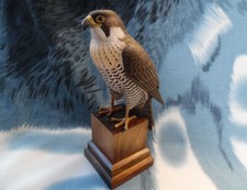 VINTAGE CARVED WOOD FIGURE PEREGRINE FALCON BIRD OF PREY SCULPTURE, SIGNED