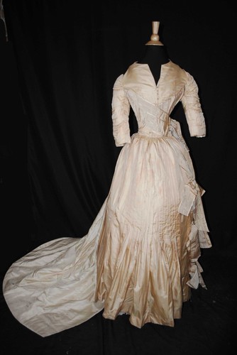 VICTORIAN FOUR PIECE BUSTLE WEDDING GOWN TRAINED, c1860s - Picture 3 of 20