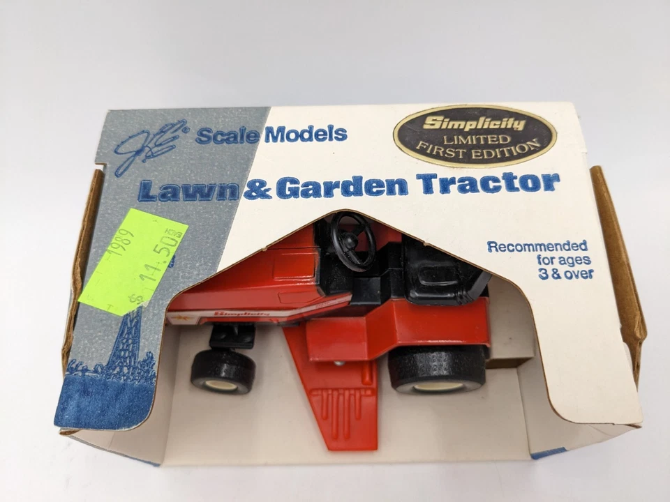 Scale Models 1/16 Simplicity 20HP Lawn & Garden Tractor 1st Ed NRFB New Clean - Image 2 of 4