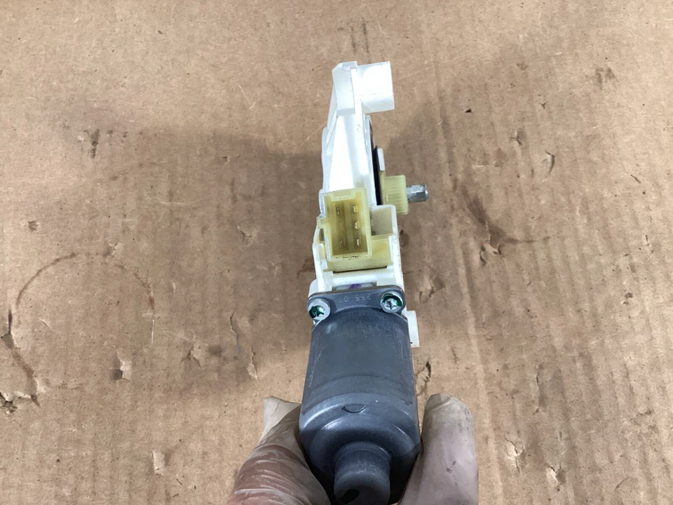 Motor regulador ventana delantera izquierda Mercedes-Benz GL450 2006-2013 A2518200742 OEM. Foto 2 de 4