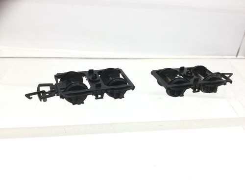 Airfix OO Gauge Suburban Coach Bogie (Pair)