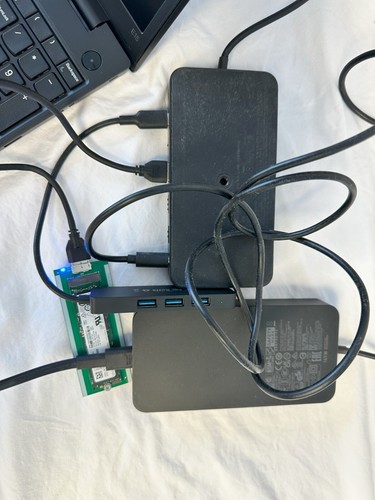Microsoft Surface Thunderbolt 4 Docking Station ad alta velocità con alimentatore - Foto 12 di 12