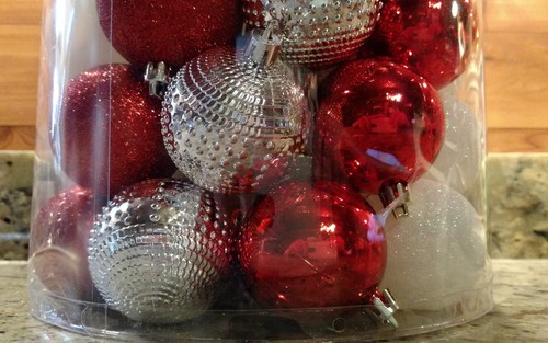1 TUBE OF 100 BRAND NEW CHRISTMAS TREE ORNAMENTS (HANGARS NOT INCLUDED) - Photo 6/9