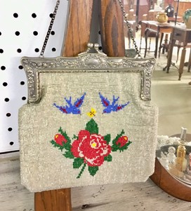 Beautiful-Antique-Silverplate-Frame-Glass-Beaded-Purse-Bluebirds-Rose-Bag