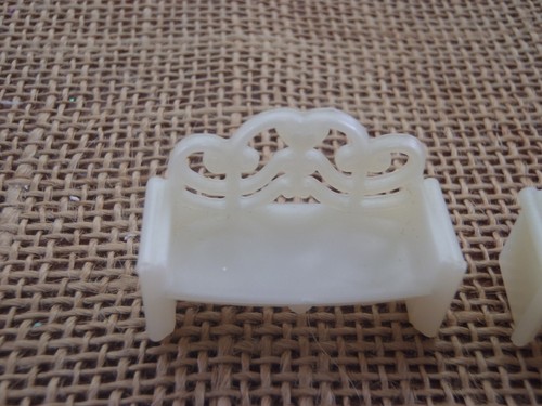 De colección Polly Pocket Bluebird Cenicienta Palacio de Bodas Dos Bancos Blancos - Imagen 3 de 4