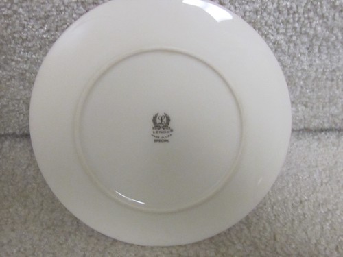 Vintage special Lenox plate-holiday-themed,excellent condition - Picture 3 of 4