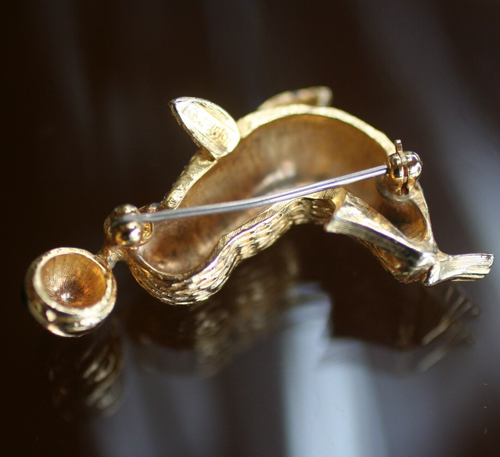 vintage:* JOMAZ ENAMELED & CRYSTAL BELLY SEAL w/BALL BROOCH GOLD TONE *: XCN - Picture 4 of 9