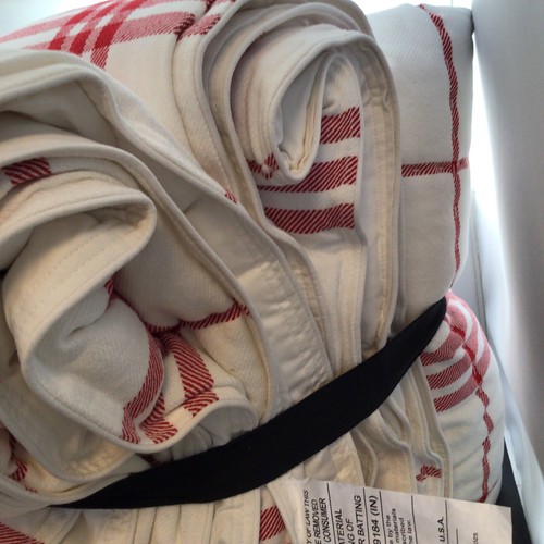 West Elm King Quilt/2 King Shams Urban Farmhouse weiß/rot kariert Urlaub - Bild 7 von 7