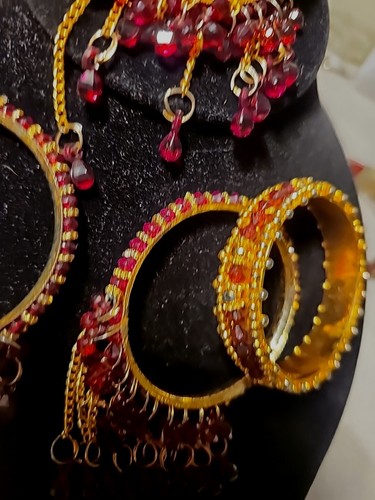5 Elegant Indian Wedding Bangle Set - Traditional and Lightweight Bridal Bangles - Picture 5 of 7