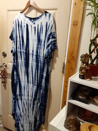 Livi Active Maxi Dress W/ Pockets Wmns Sz 26/28 Blue Tie Dye Athlesiure NWOT - Picture 2 of 3