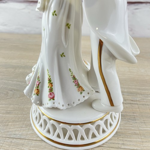 ROYAL ALBERT OLD COUNTRY ROSES WEDDING MEMORIES BRIDE GROOM CAKE TOPPER FIGURINE - Picture 8 of 15