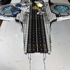 LEGO Marvel: The SHIELD Helicarrier (76042) 100% w/ figs and manual