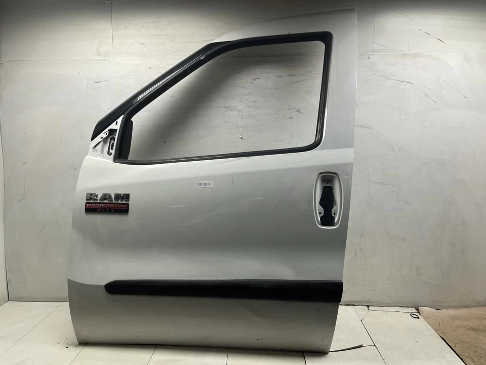 Dodge Ram Promaster 2017 panel de carcasa de puerta delantera izquierda del lado del conductor OEM Foto 4 de 4