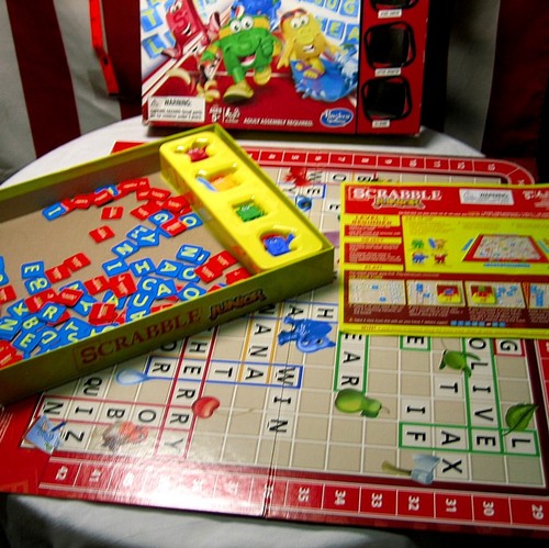 SCRABBLE JUNIOR kids crossword game 2016 double-sided board Jr. w/ tile mascots - Picture 3 of 5