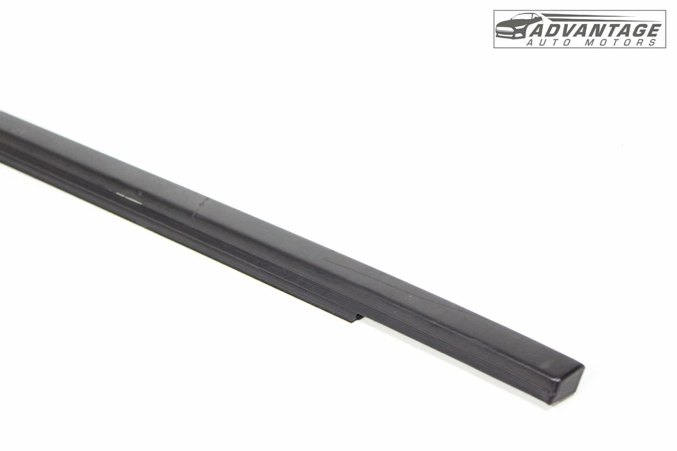 Chevrolet Blazer 2019-2025 puerta trasera izquierda ventana sello correa moldura OEM Foto 4 de 4